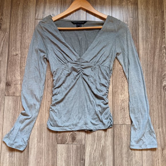 EUC (XS) - FRENCH CONNECTION Long Slv Ruched V-Neck Top - Picture 1 of 5